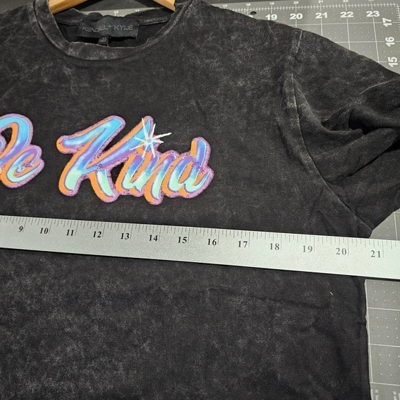 Kendall + Kylie Short Sleeve Short T-shirt Size Medium Be Kind Stone Washed - Picture 6 of 8